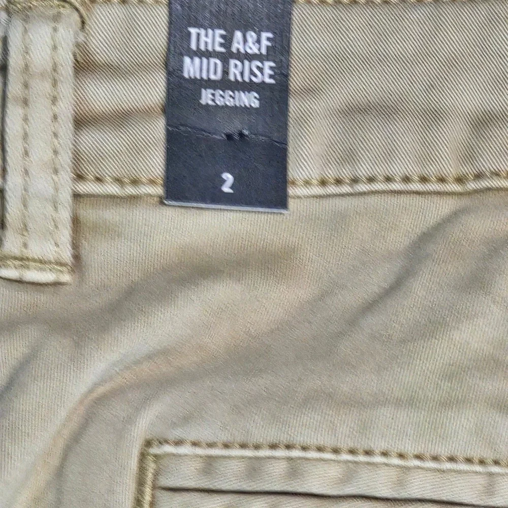 Abercrombie & Fitch Mid Rise Jegging Khaki Tan Studded Moto Pants Size 2 W26 - Picture 3 of 16